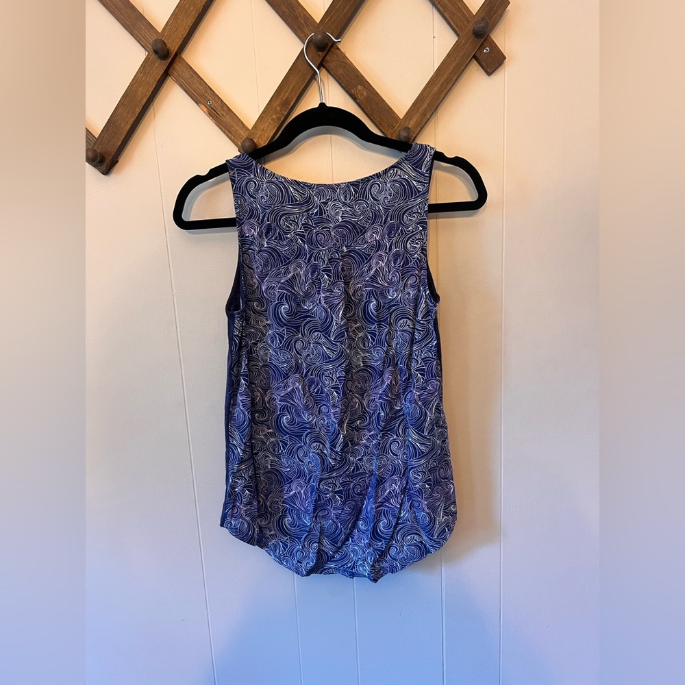 Breezy casual tank with swirl design on the back